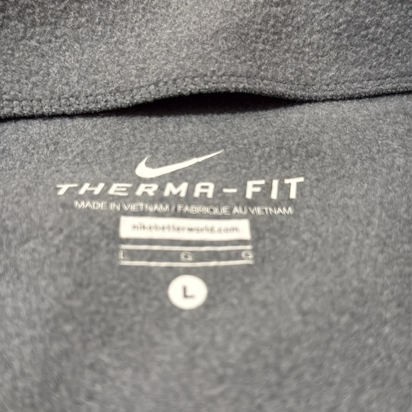 Nike Women's Gray and Silver Therma-Fit Lightweight Full Zip Jacket - Picture 4 of 6